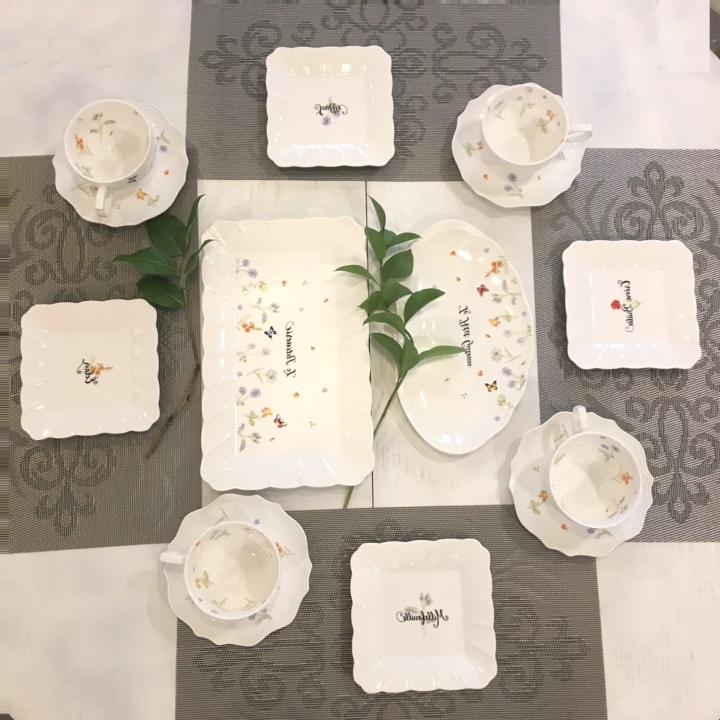 Serwis kawowy z porcelany