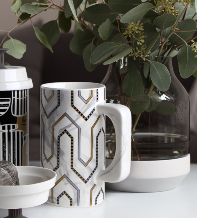 duży kubek biało-złoty