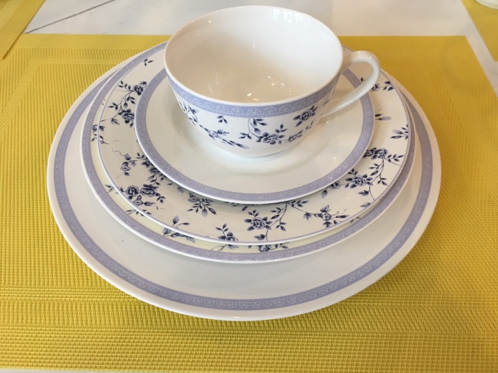 Porcelana w niebieskie kwiatki