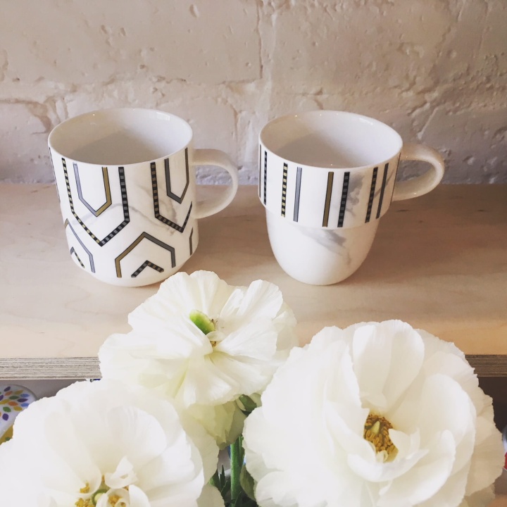 Komplet kubków na stojaku