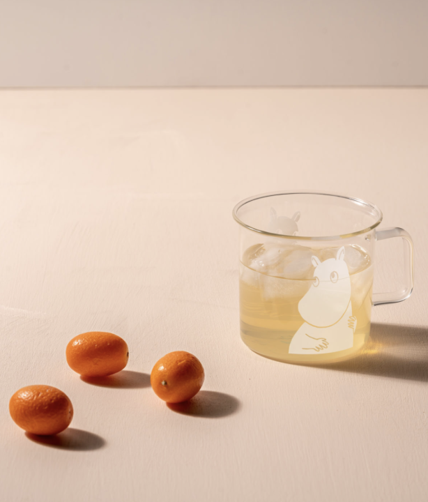 szklany kubek muminek