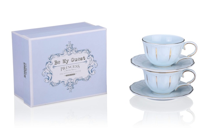 Filiżanki z błękitnej porcelany